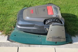Positie van het laadstation van de robotmaaier